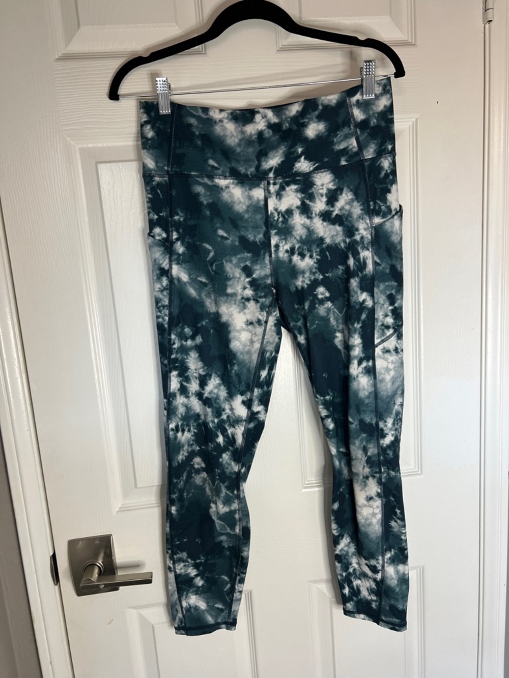 Fabletics women’s Teal and White Tie-Dye Leggings & sports bra set